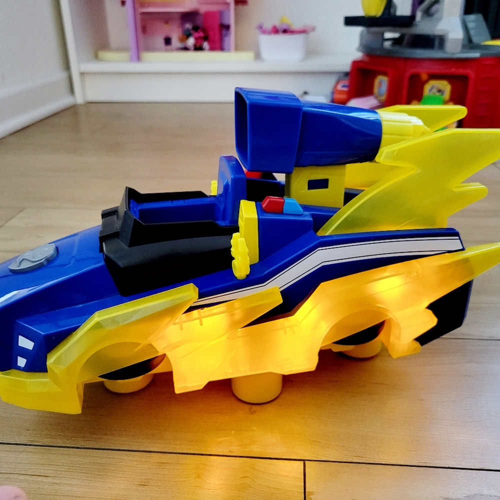 Paw Patrol, Mighty Pups Charged Up Chase Transforming Deluxe Vehicle